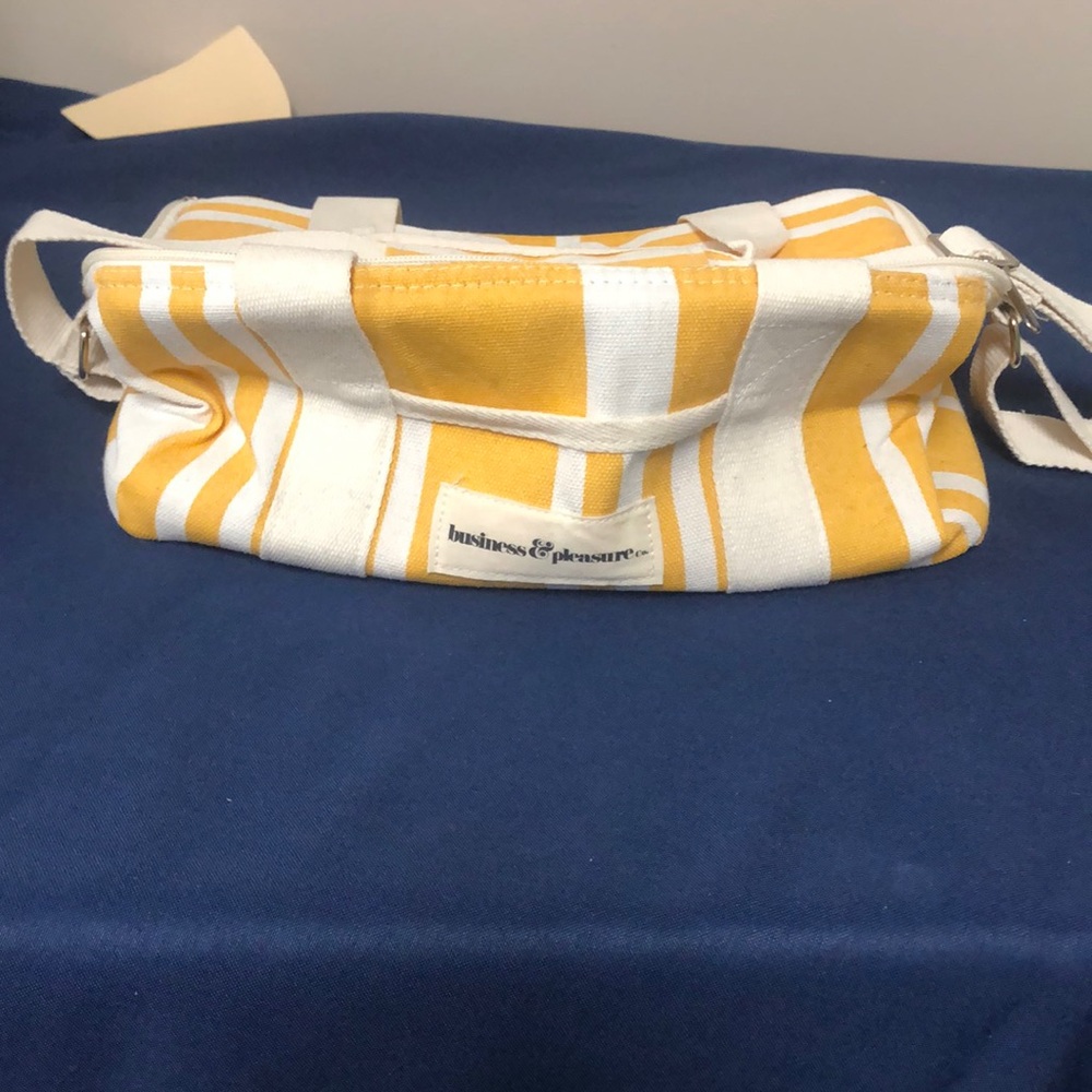 Business & pleasure yellow/ cream cooler NWT